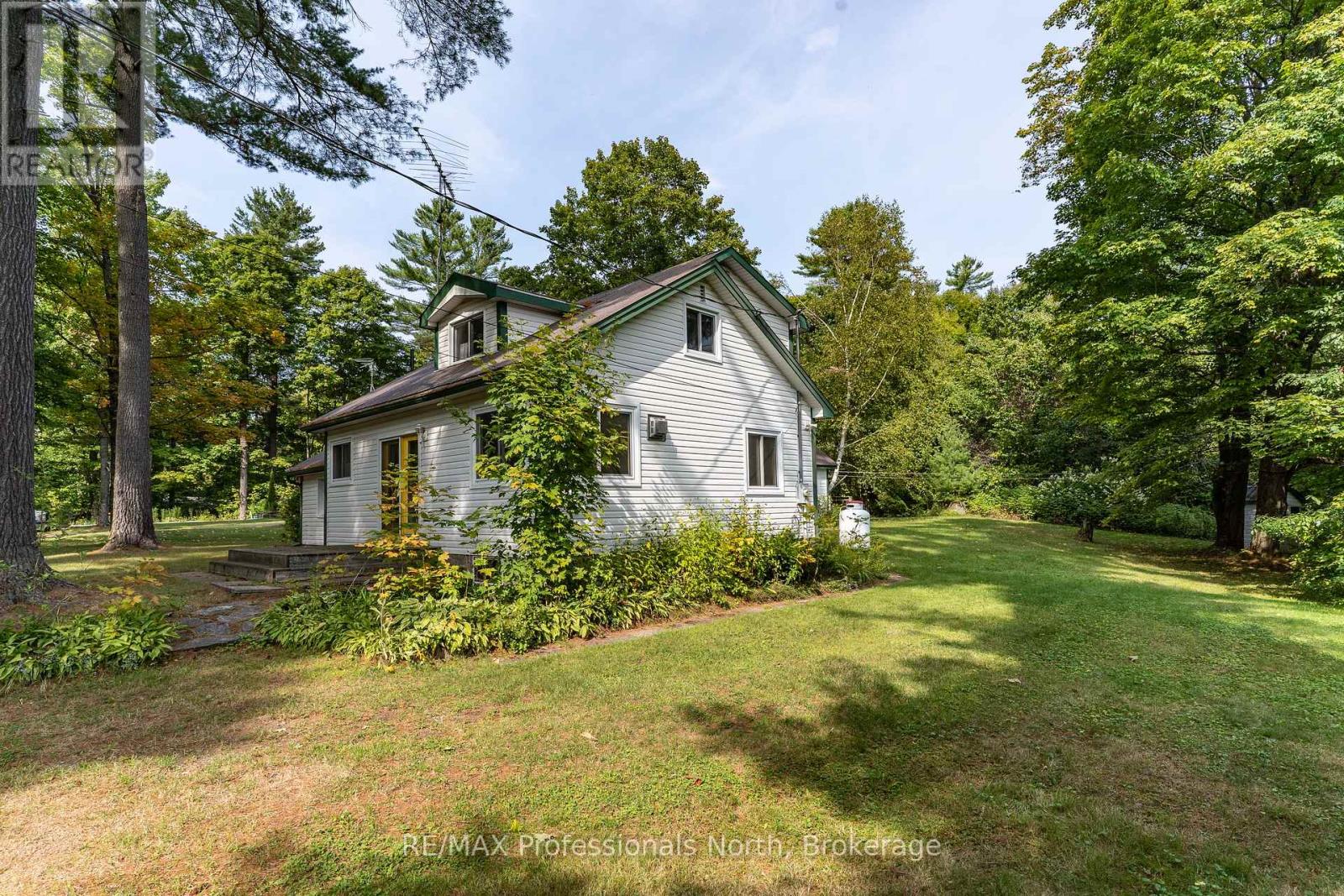 49 Beach Road, Huntsville, Ontario  P0B 1M0 - Photo 35 - X12375856