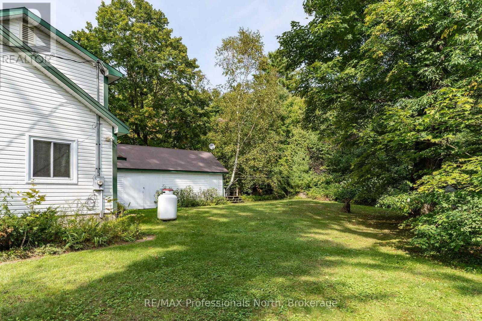 49 Beach Road, Huntsville, Ontario  P0B 1M0 - Photo 36 - X12375856