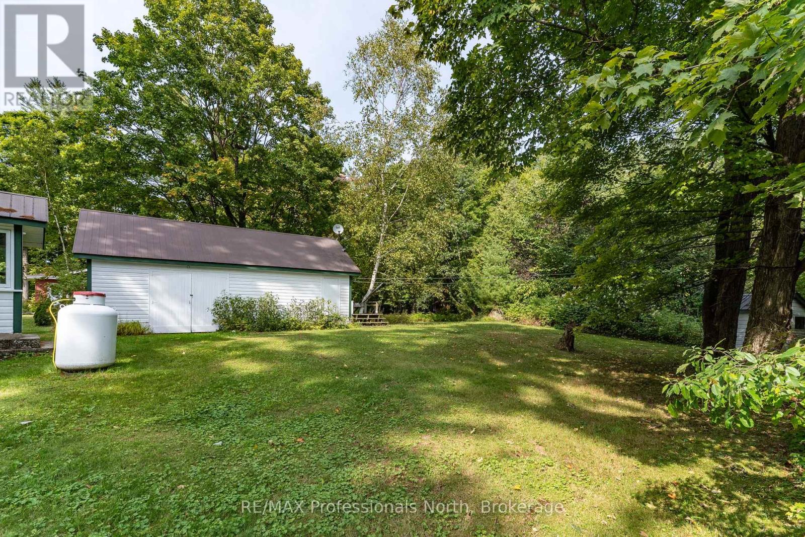 49 Beach Road, Huntsville, Ontario  P0B 1M0 - Photo 37 - X12375856