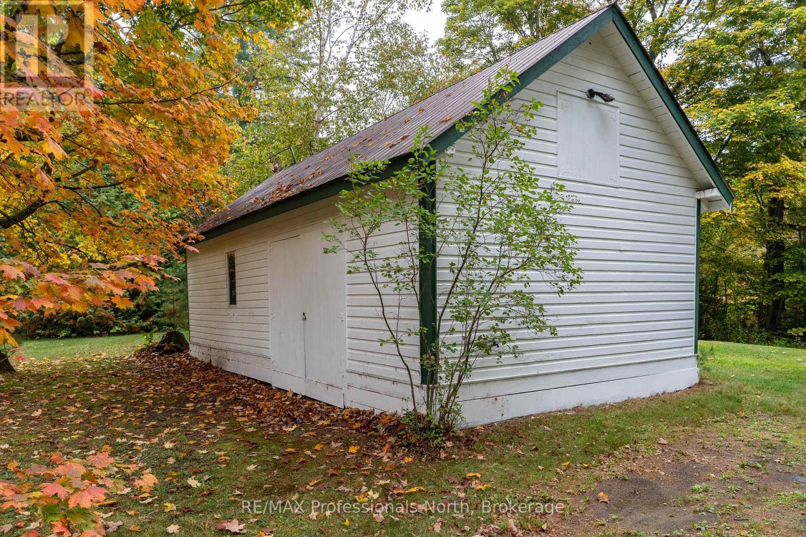 49 Beach Road, Huntsville, Ontario  P0B 1M0 - Photo 39 - X12375856