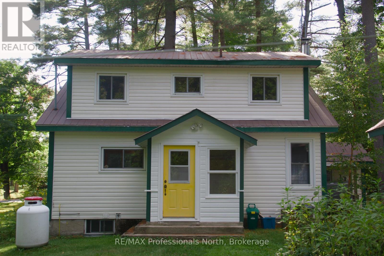 49 Beach Road, Huntsville, Ontario  P0B 1M0 - Photo 4 - X12375856