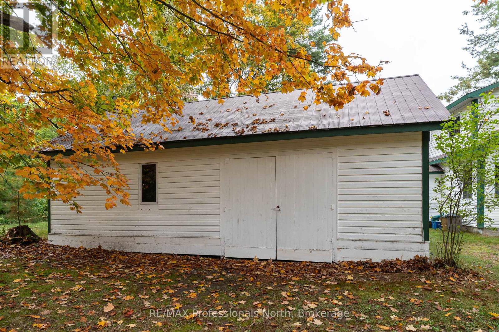 49 Beach Road, Huntsville, Ontario  P0B 1M0 - Photo 40 - X12375856