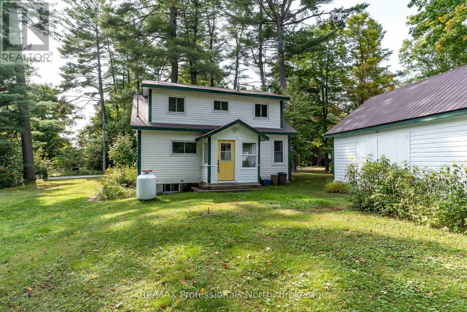 49 Beach Road, Huntsville, Ontario  P0B 1M0 - Photo 42 - X12375856