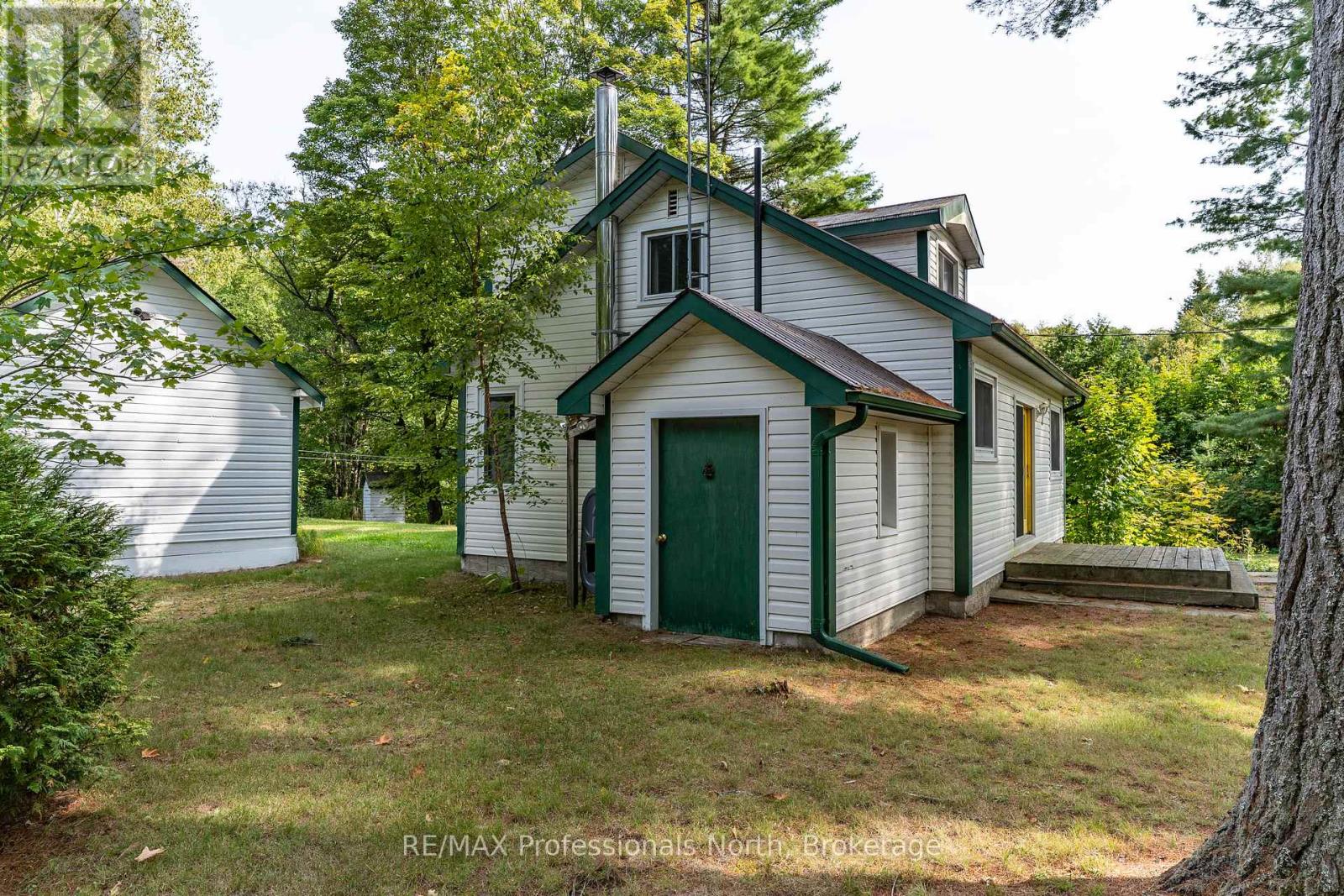 49 Beach Road, Huntsville, Ontario  P0B 1M0 - Photo 44 - X12375856