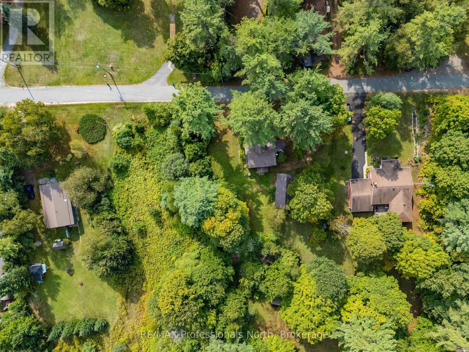 49 Beach Road, Huntsville, Ontario  P0B 1M0 - Photo 48 - X12375856