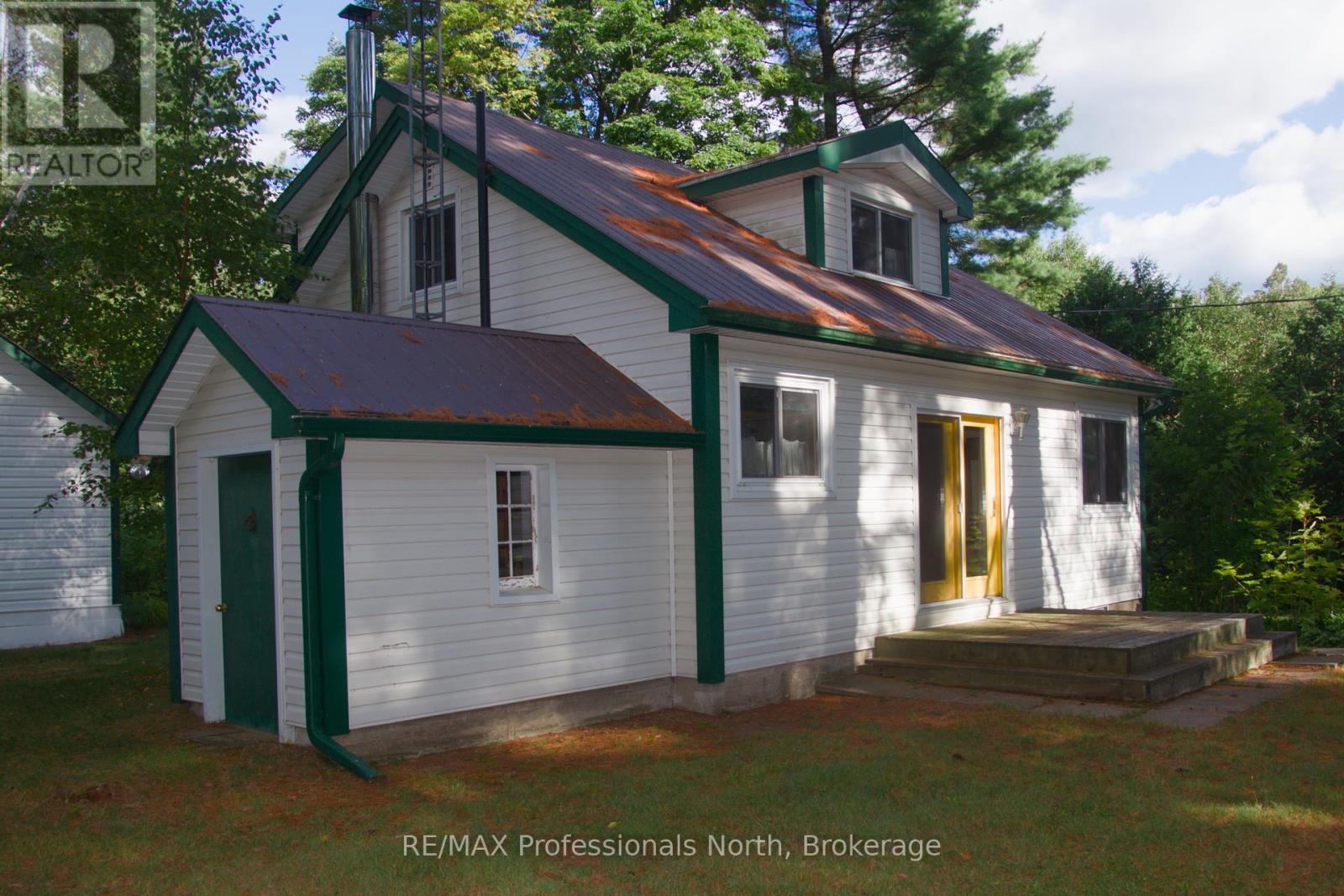 49 Beach Road, Huntsville, Ontario  P0B 1M0 - Photo 5 - X12375856