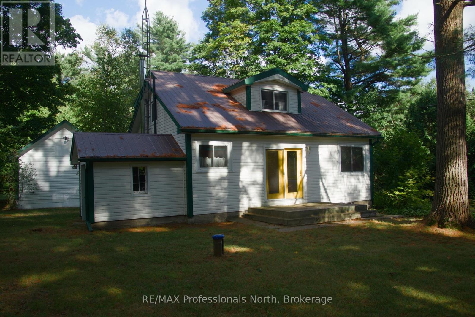 49 Beach Road, Huntsville, Ontario  P0B 1M0 - Photo 7 - X12375856