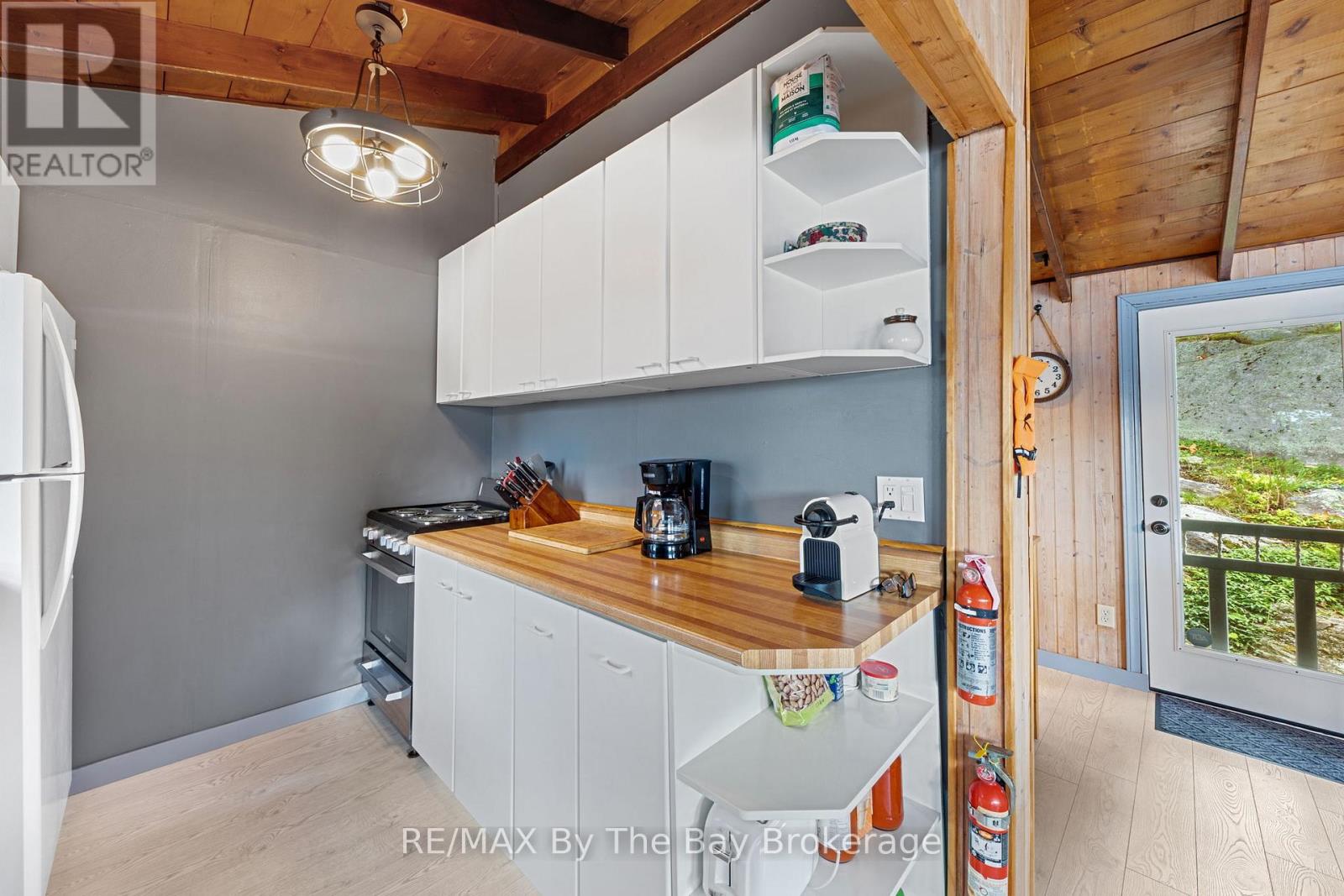 18588 Georgian Bay Shore, Georgian Bay, Ontario  P0E 1E0 - Photo 11 - X12376453