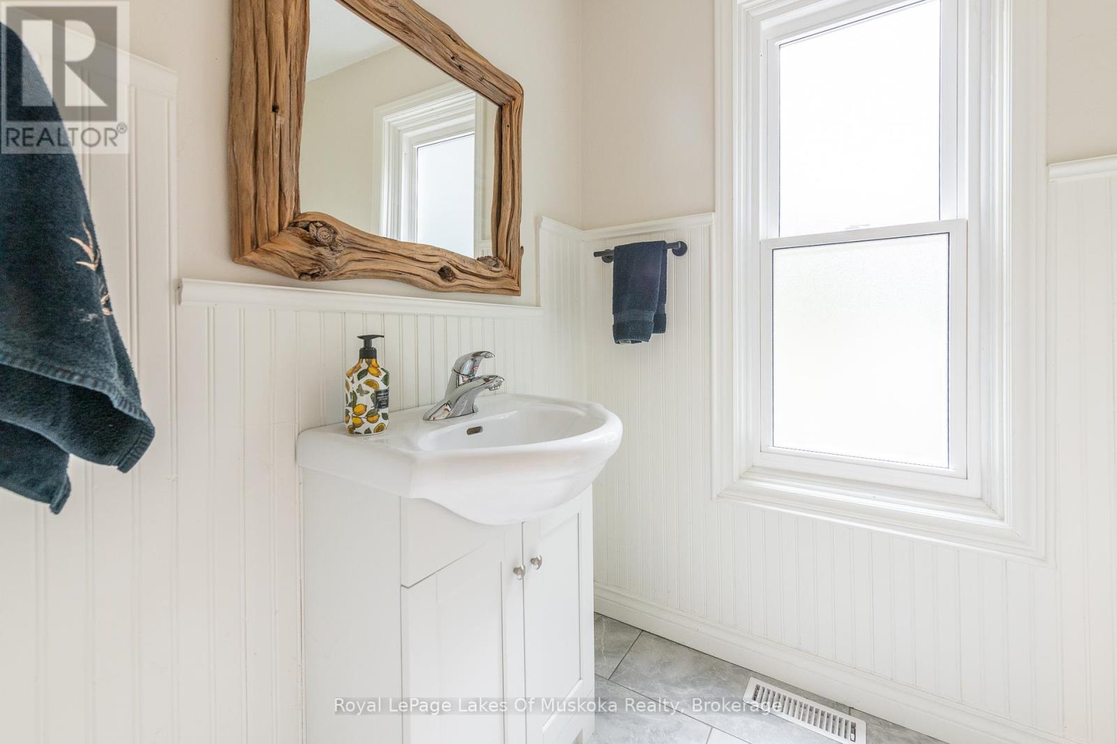 1588 Skyline Drive, Huntsville, Ontario  P1H 1A5 - Photo 15 - X12376490