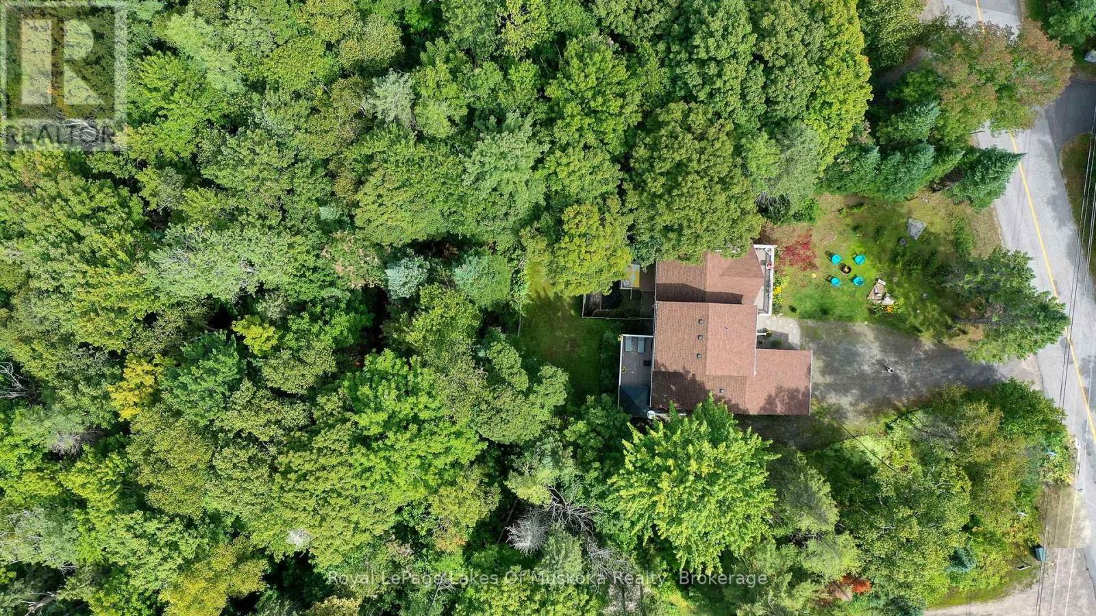 1588 Skyline Drive, Huntsville, Ontario  P1H 1A5 - Photo 3 - X12376490