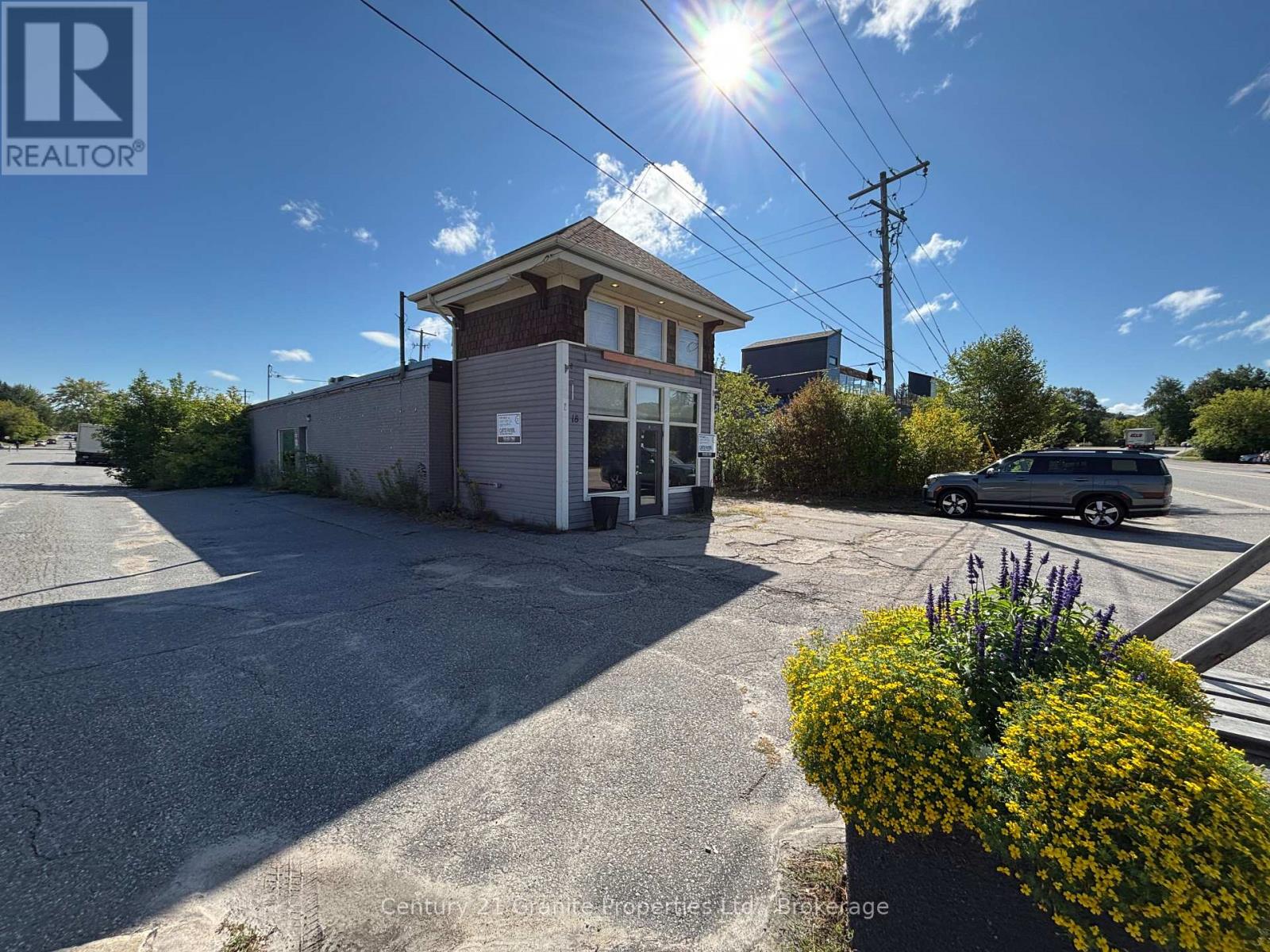 18 John Street, Huntsville, Ontario  P1H 1H2 - Photo 2 - X12376655