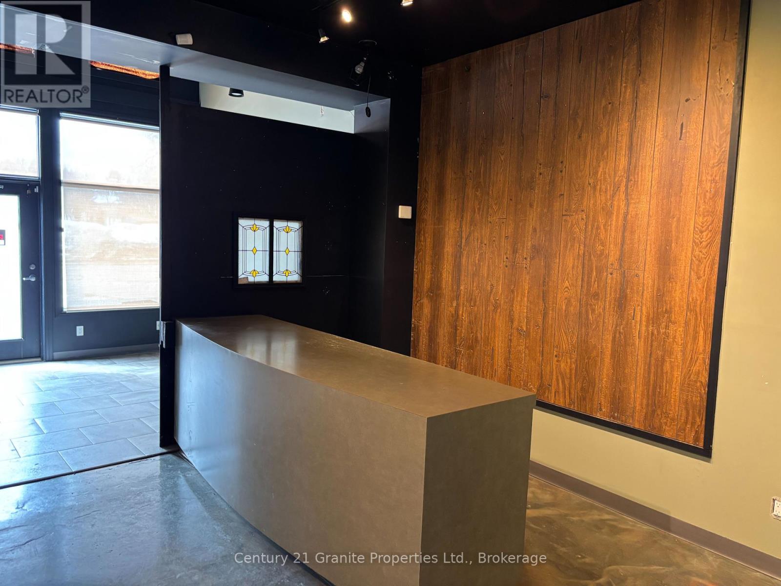 18 John Street, Huntsville, Ontario  P1H 1H2 - Photo 4 - X12376655