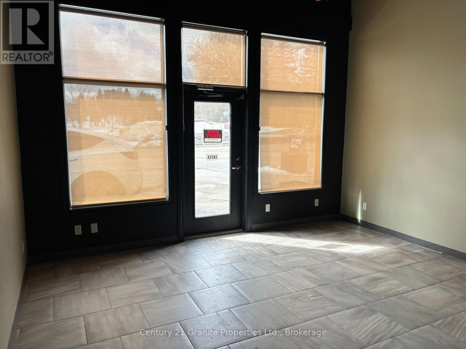 18 John Street, Huntsville, Ontario  P1H 1H2 - Photo 7 - X12376655