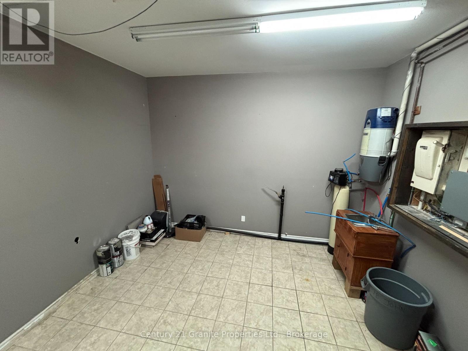 18 John Street, Huntsville, Ontario  P1H 1H2 - Photo 8 - X12376655