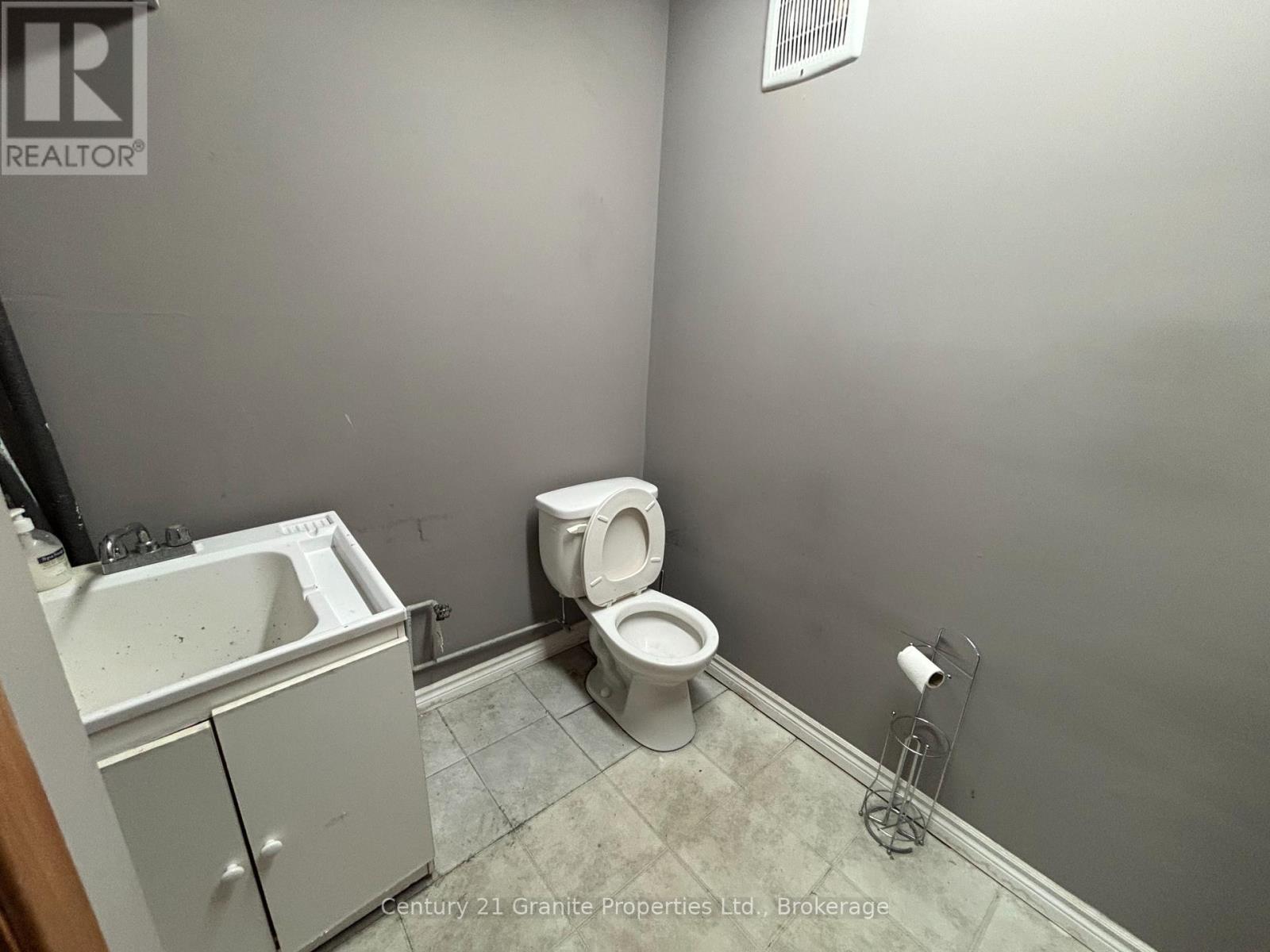 18 John Street, Huntsville, Ontario  P1H 1H2 - Photo 9 - X12376655