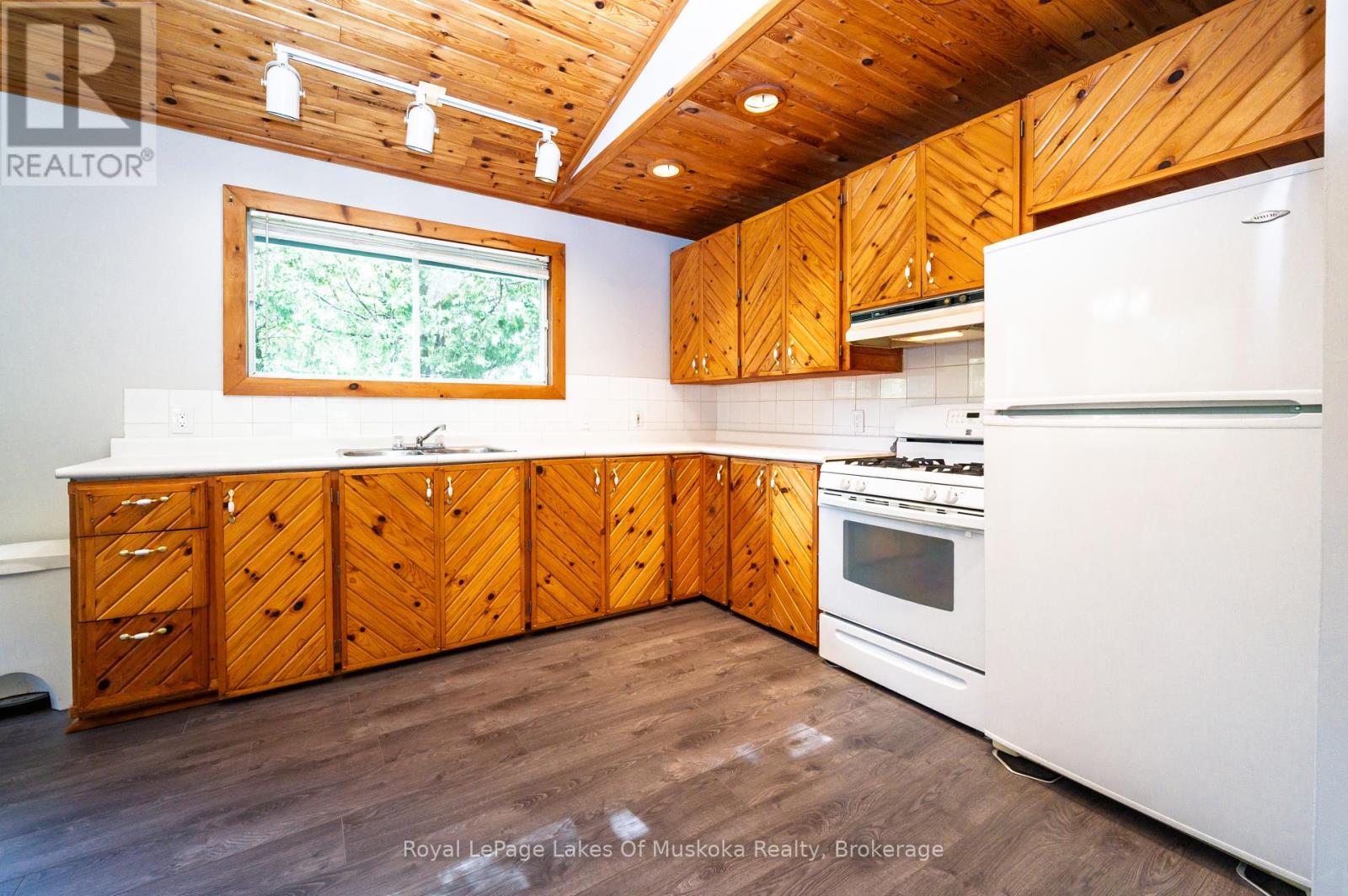 779 Old Muskoka Road, Huntsville, Ontario  P0B 1M0 - Photo 3 - X12378217