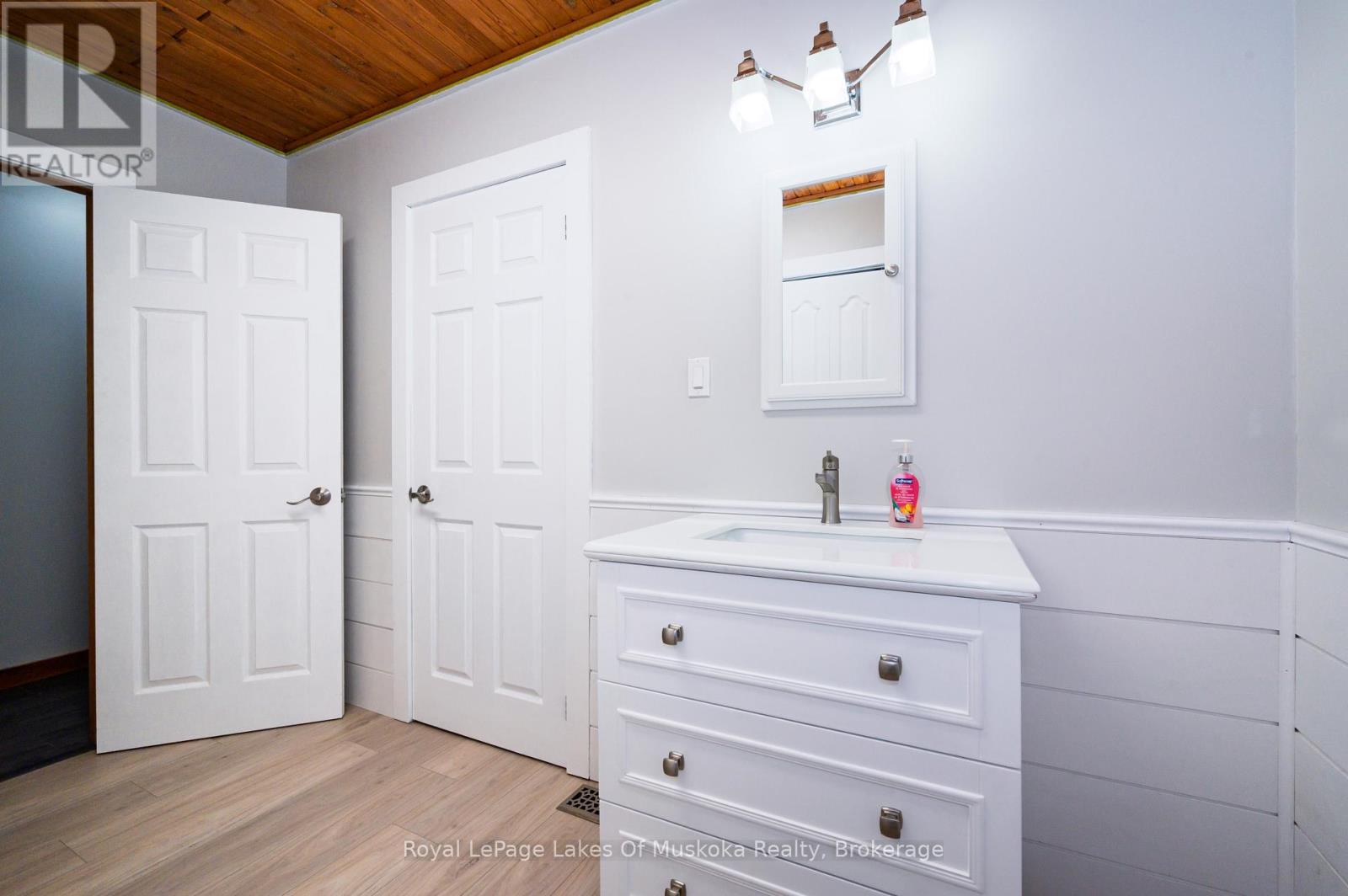 779 Old Muskoka Road, Huntsville, Ontario  P0B 1M0 - Photo 8 - X12378217