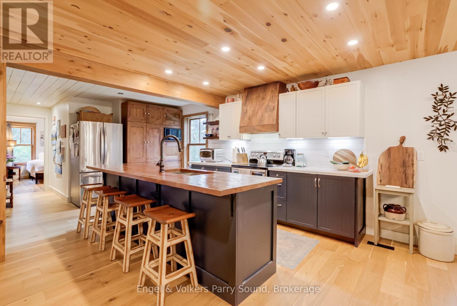 6 Little Beaver Boulevard, Seguin, Ontario  P2A 2W8 - Photo 12 - X12378318