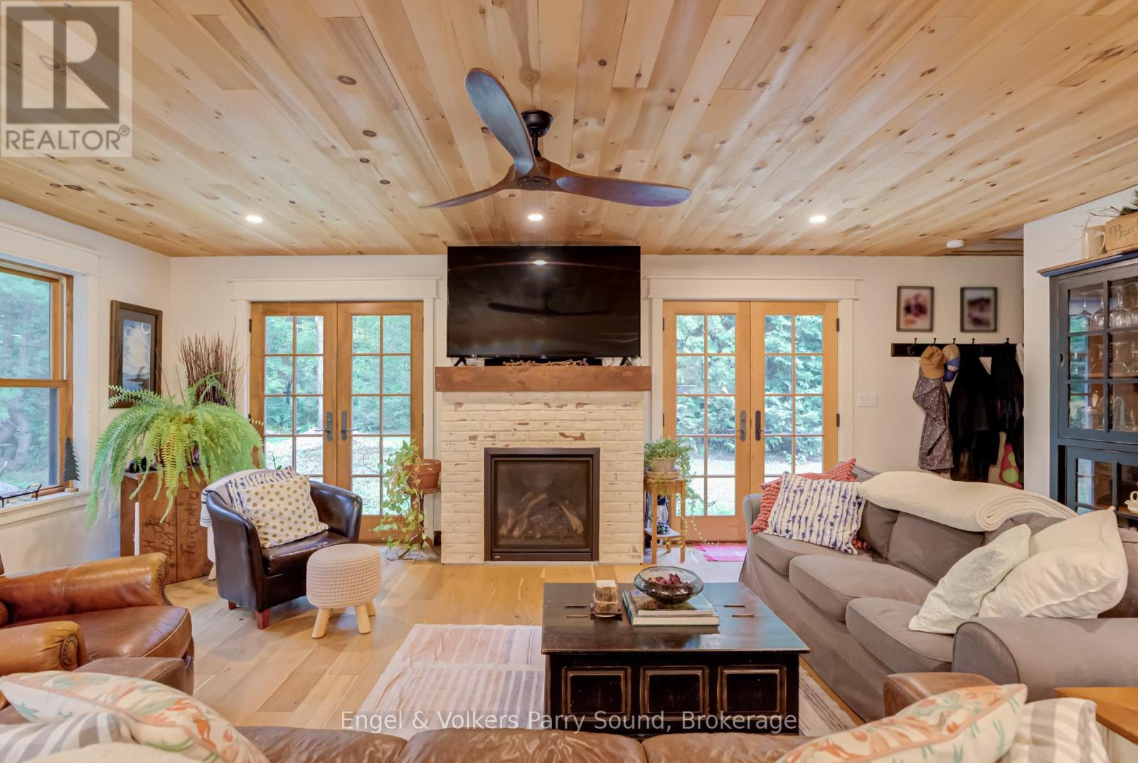 6 Little Beaver Boulevard, Seguin, Ontario  P2A 2W8 - Photo 15 - X12378318