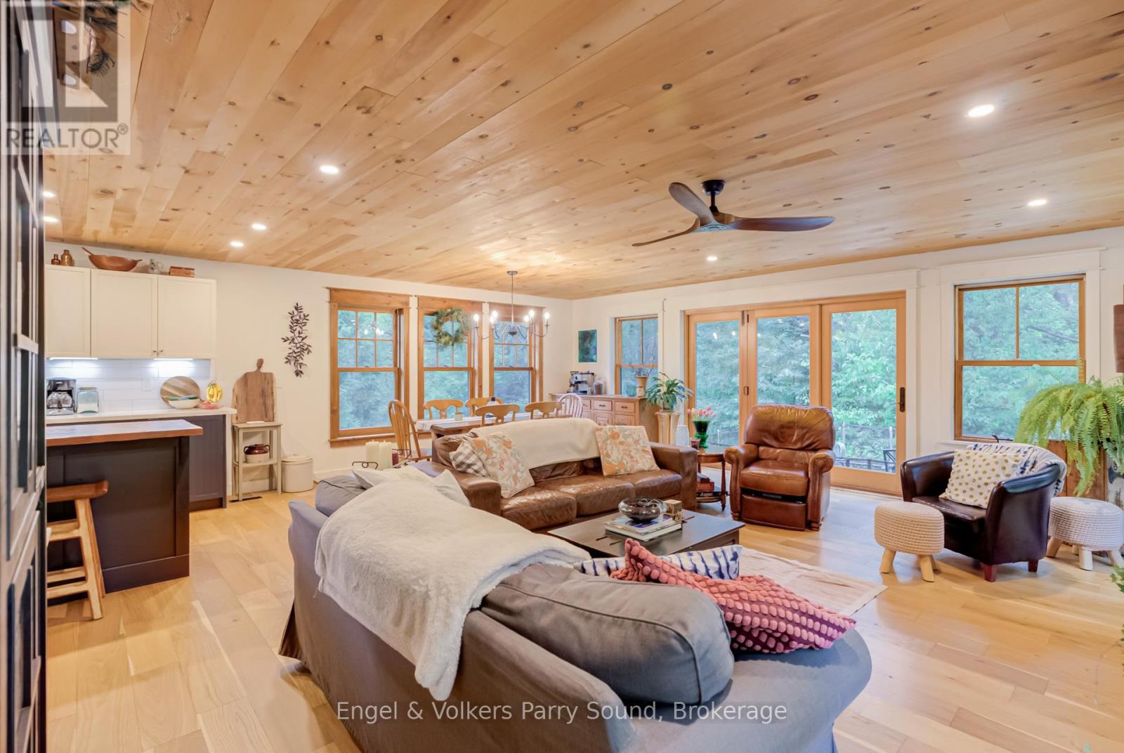 6 Little Beaver Boulevard, Seguin, Ontario  P2A 2W8 - Photo 17 - X12378318