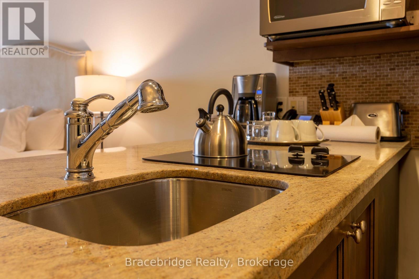 L204-D2 - 1869 Muskoka 118 Highway W, Muskoka Lakes, Ontario  P1L 1W8 - Photo 10 - X12380205