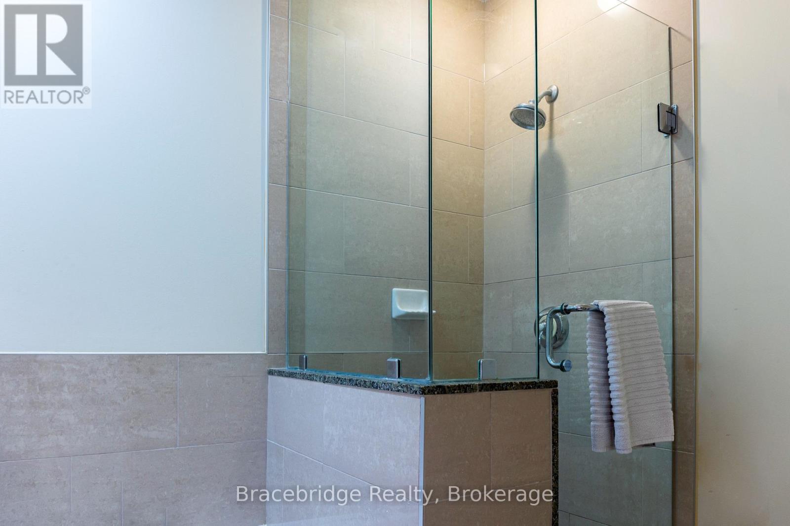 L204-D2 - 1869 Muskoka 118 Highway W, Muskoka Lakes, Ontario  P1L 1W8 - Photo 12 - X12380205