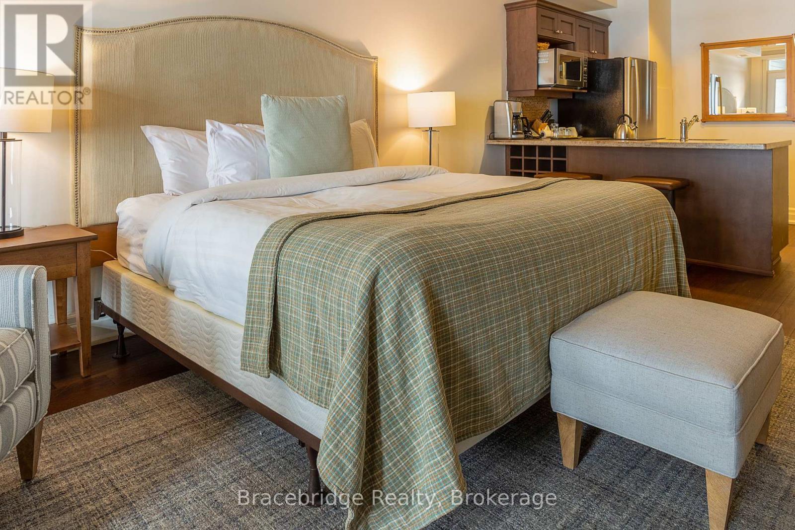 L204-D2 - 1869 Muskoka 118 Highway W, Muskoka Lakes, Ontario  P1L 1W8 - Photo 6 - X12380205