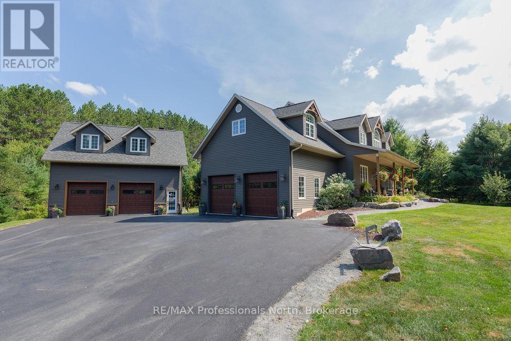 427 Skyhills Road, Huntsville, Ontario  P1H 2N5 - Photo 1 - X12382775