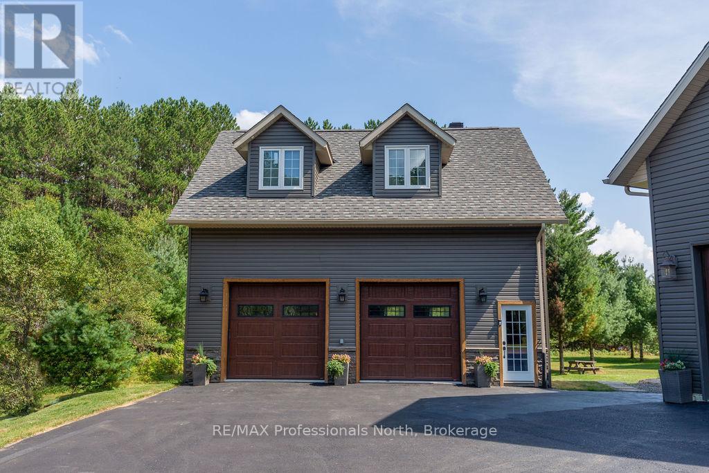 427 Skyhills Road, Huntsville, Ontario  P1H 2N5 - Photo 3 - X12382775