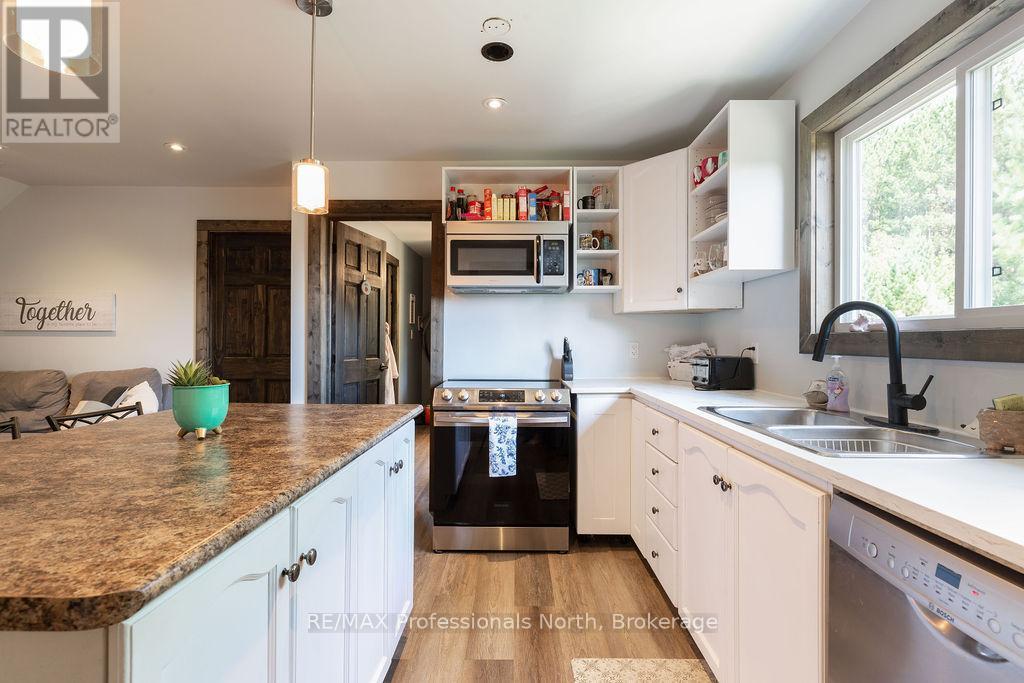 427 Skyhills Road, Huntsville, Ontario  P1H 2N5 - Photo 34 - X12382775