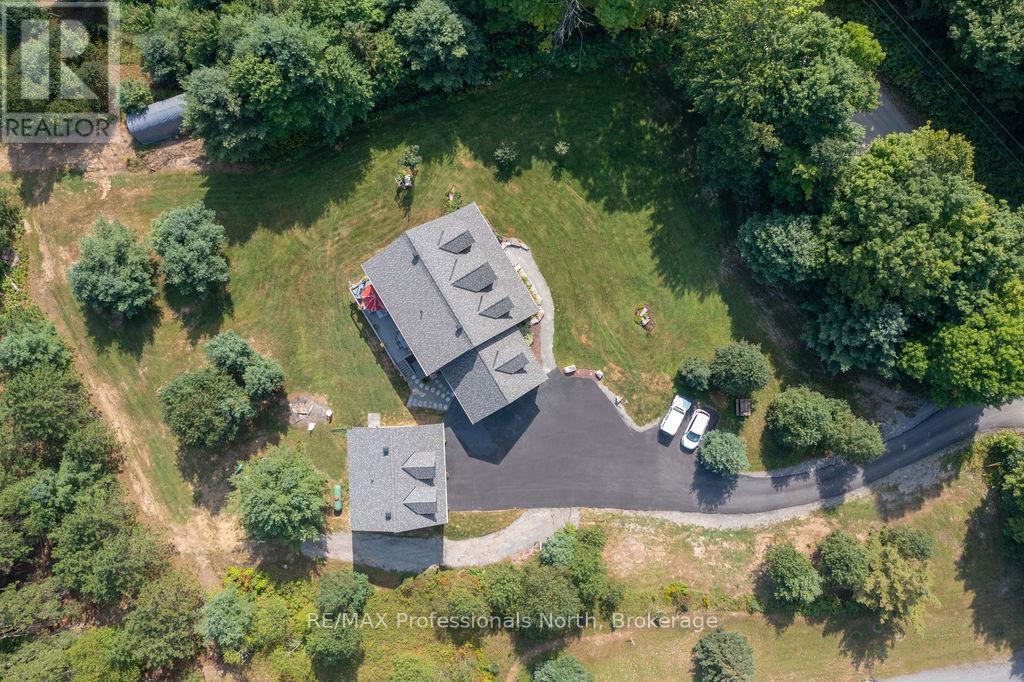 427 Skyhills Road, Huntsville, Ontario  P1H 2N5 - Photo 4 - X12382775