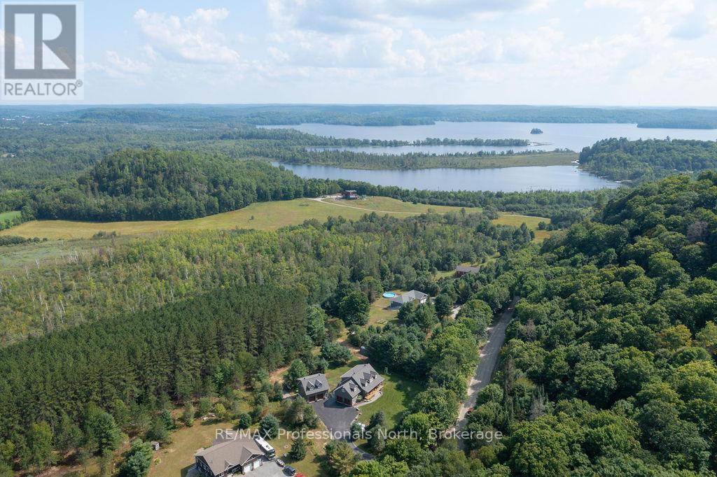 427 Skyhills Road, Huntsville, Ontario  P1H 2N5 - Photo 5 - X12382775