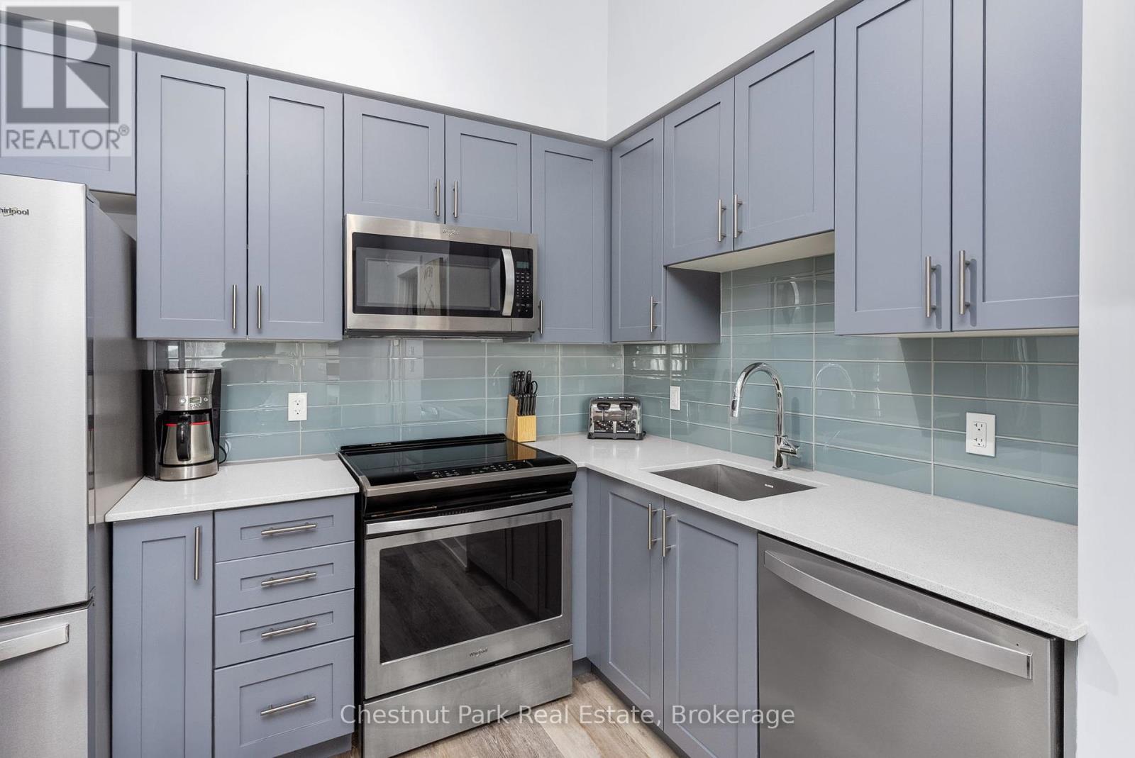 117 - 25 Pen Lake Point Road, Huntsville, Ontario  P1H 1A9 - Photo 4 - X12385335