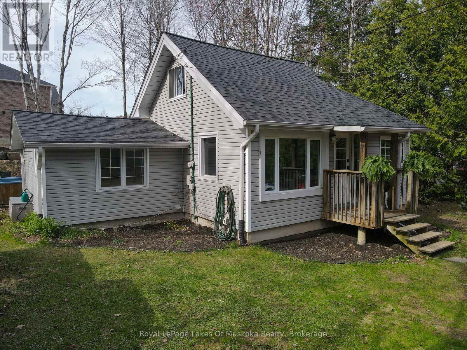 6 Hibberd Lane, Huntsville, Ontario  P1H 1C9 - Photo 2 - X12386098