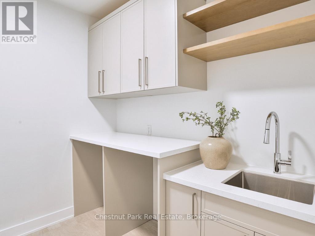 2 Black Spruce Street, Huntsville, Ontario  P1H 1M3 - Photo 9 - X12387275