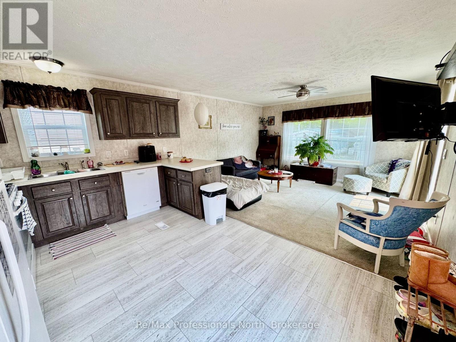 60 - 1007 Racoon Road, Gravenhurst, Ontario  P1P 0C3 - Photo 2 - X12387940