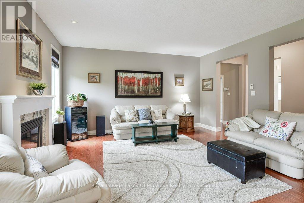 12 Pheasant Run, Bracebridge, Ontario  P1L 0A9 - Photo 4 - X12388152