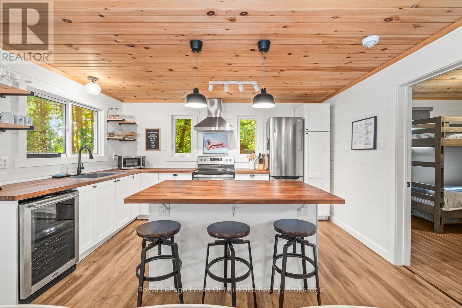 1341 Billie Bear Road, Lake Of Bays, Ontario  P1H 2J6 - Photo 12 - X12389032