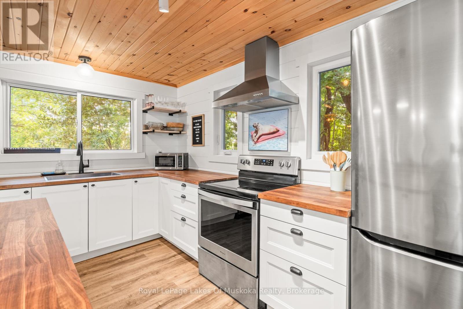 1341 Billie Bear Road, Lake Of Bays, Ontario  P1H 2J6 - Photo 16 - X12389032