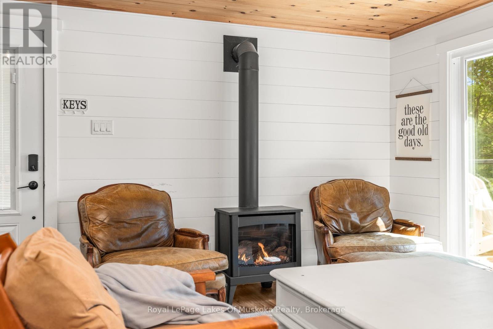 1341 Billie Bear Road, Lake Of Bays, Ontario  P1H 2J6 - Photo 5 - X12389032