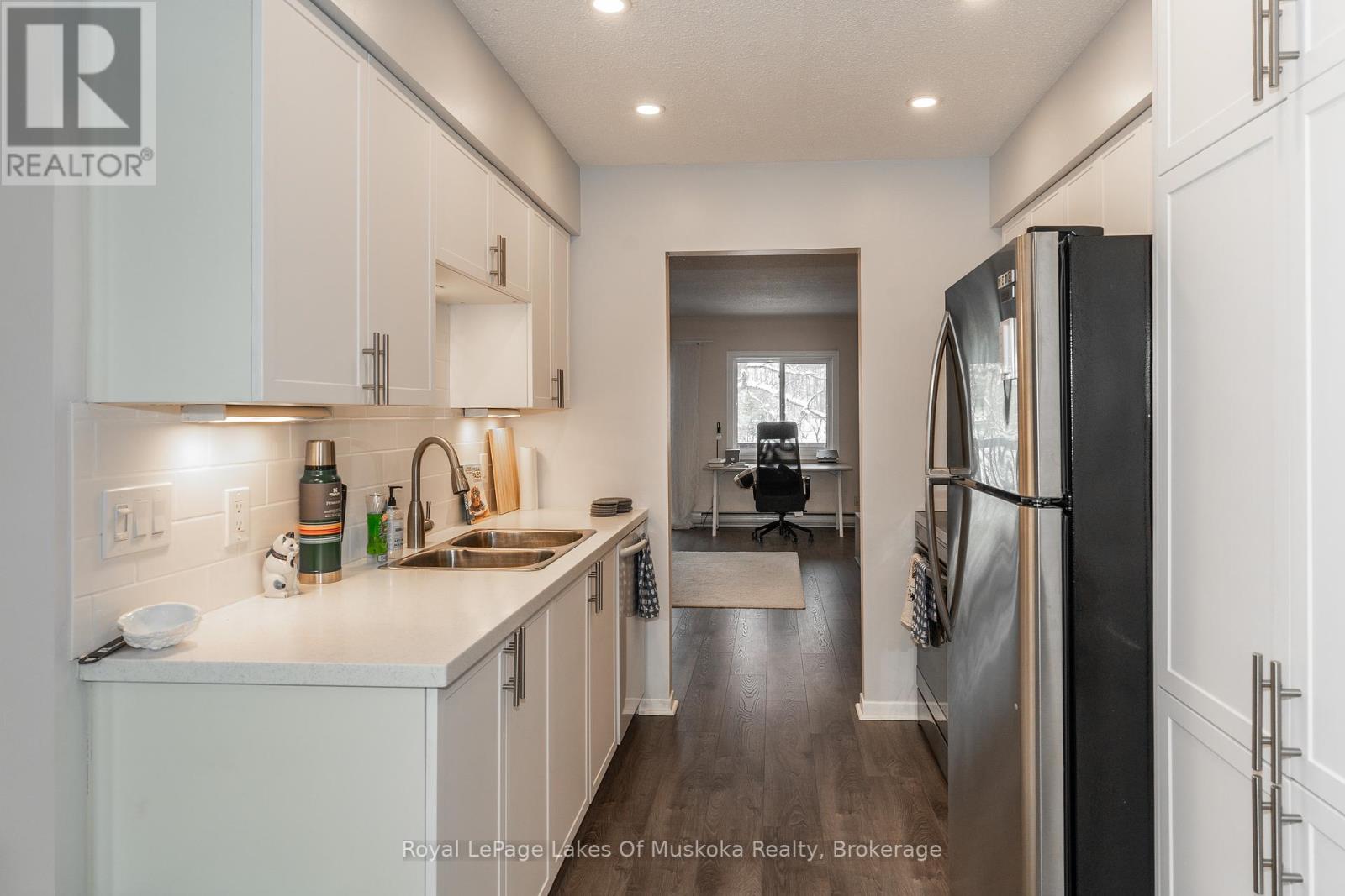 10 - 142 Ecclestone Drive, Bracebridge, Ontario  P1L 1G6 - Photo 8 - X12389230