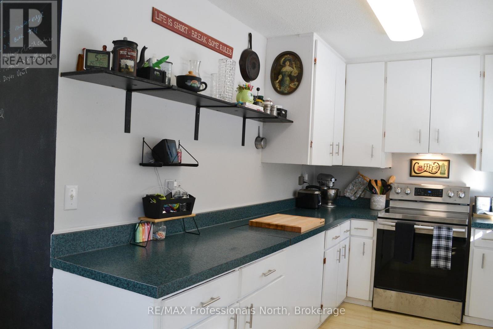 204 Mineral Springs Road, Huntsville, Ontario  P1H 2N5 - Photo 7 - X12393968