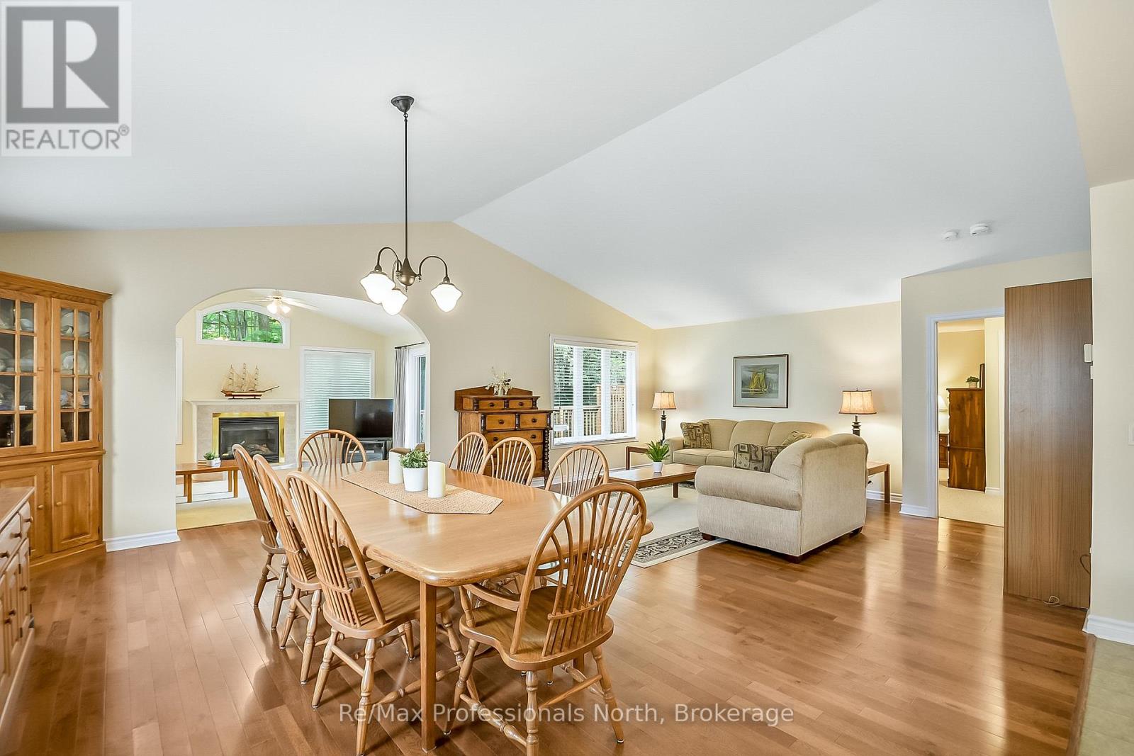 136 Hedgewood Lane, Gravenhurst, Ontario  P1P 1Z4 - Photo 11 - X12396497