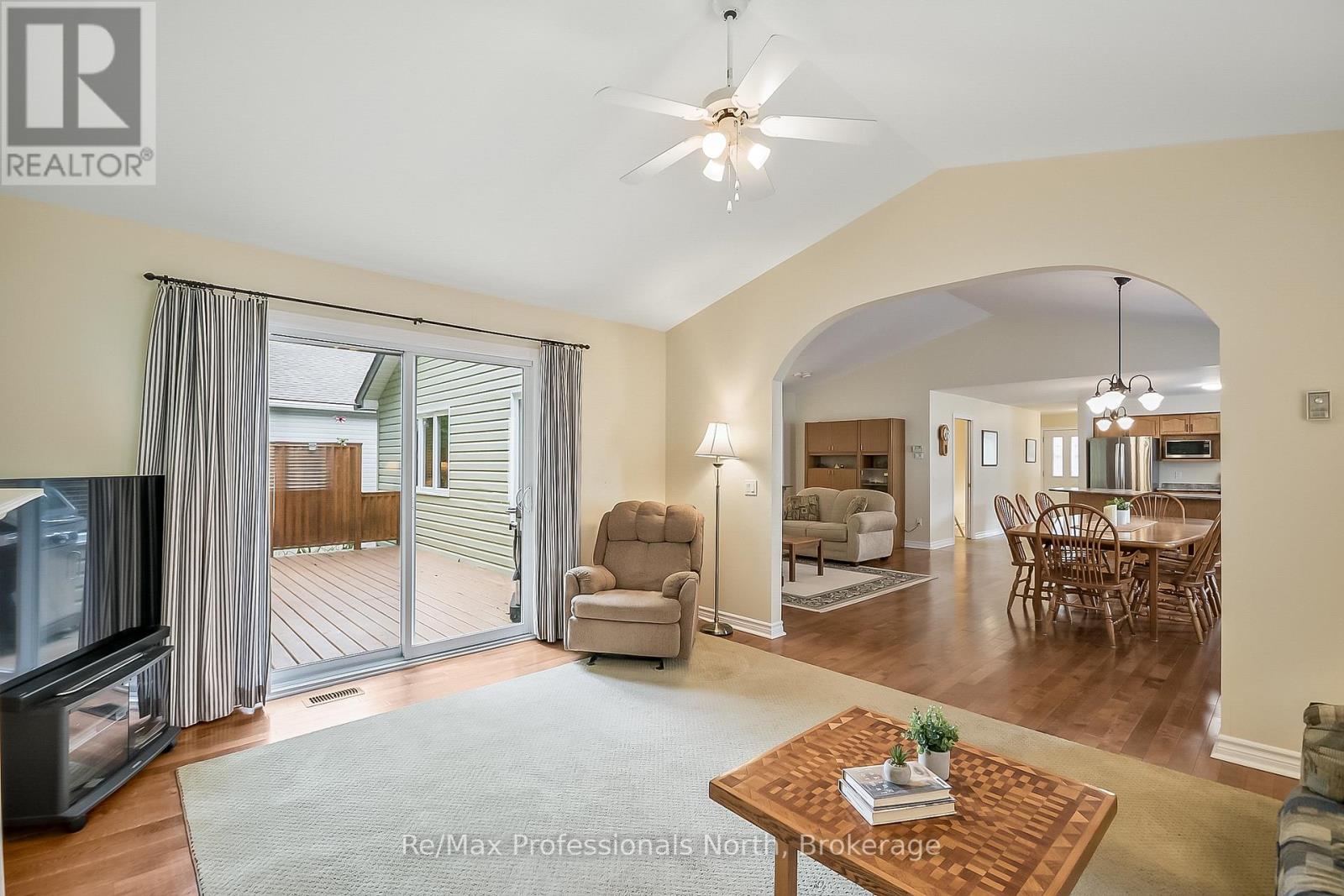 136 Hedgewood Lane, Gravenhurst, Ontario  P1P 1Z4 - Photo 15 - X12396497