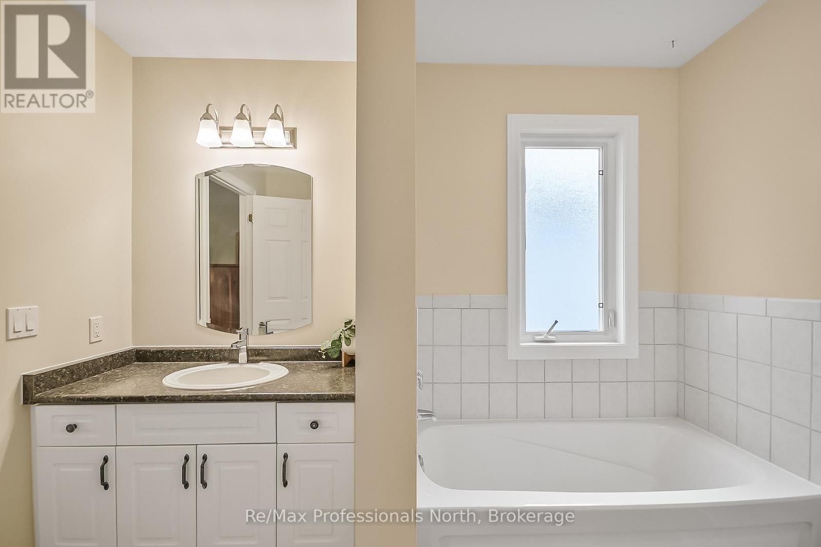 136 Hedgewood Lane, Gravenhurst, Ontario  P1P 1Z4 - Photo 19 - X12396497