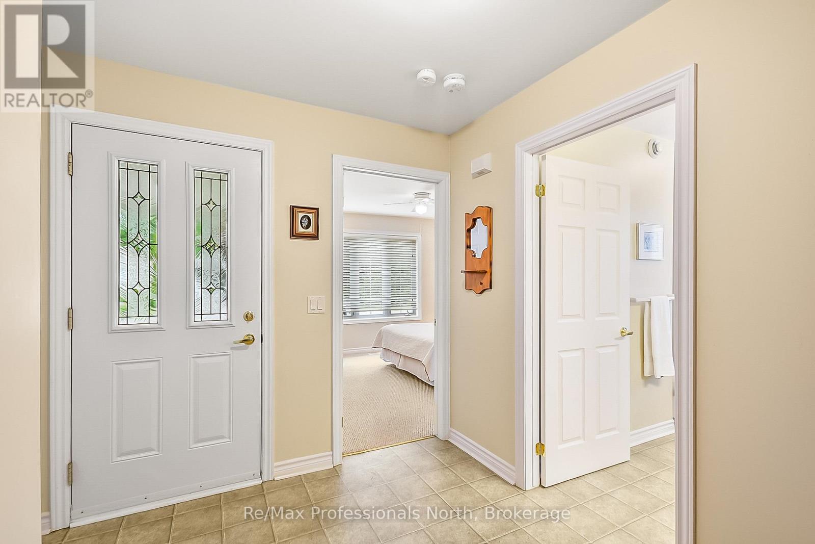 136 Hedgewood Lane, Gravenhurst, Ontario  P1P 1Z4 - Photo 2 - X12396497