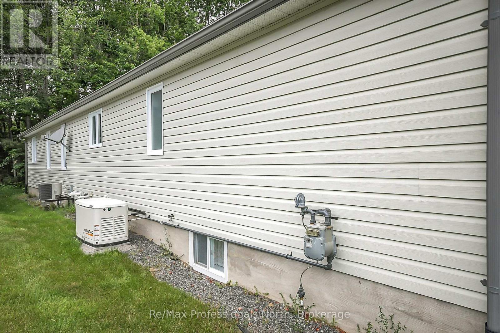 136 Hedgewood Lane, Gravenhurst, Ontario  P1P 1Z4 - Photo 34 - X12396497