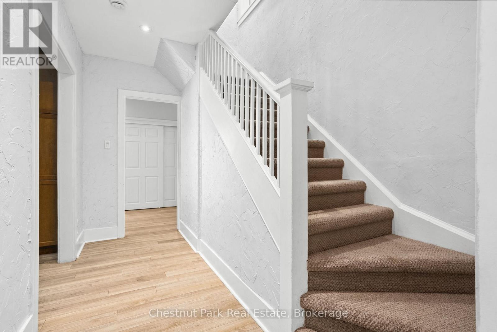 615 Bay Street, Gravenhurst, Ontario  P1P 1G8 - Photo 17 - X12397217