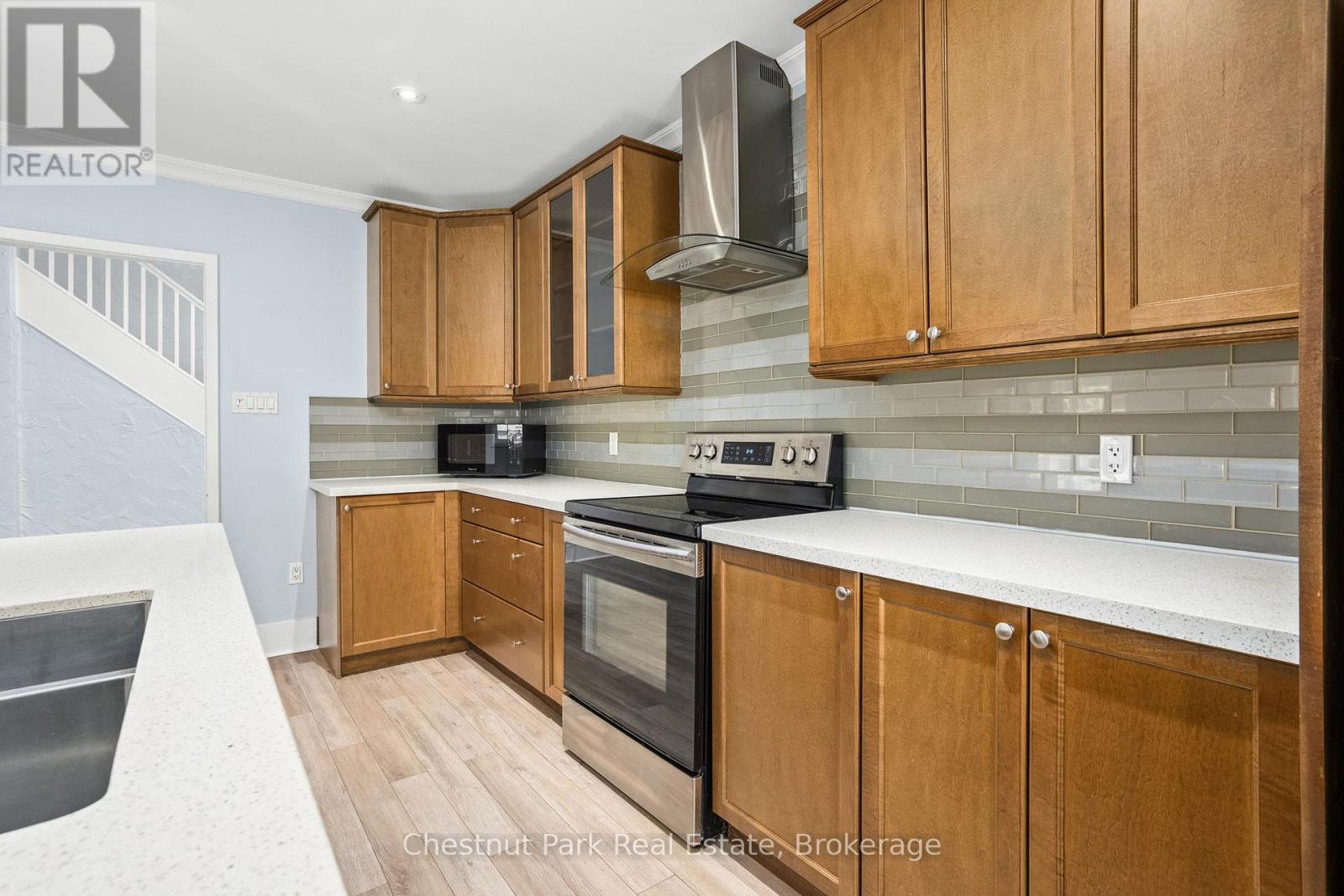 615 Bay Street, Gravenhurst, Ontario  P1P 1G8 - Photo 17 - X12397389