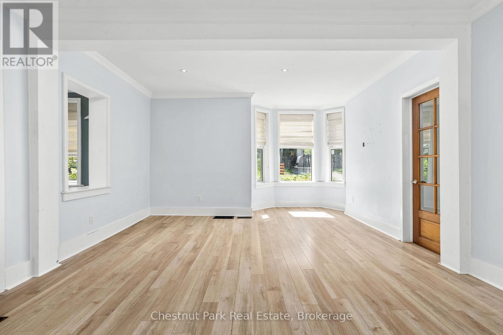 615 Bay Street, Gravenhurst, Ontario  P1P 1G8 - Photo 23 - X12397389